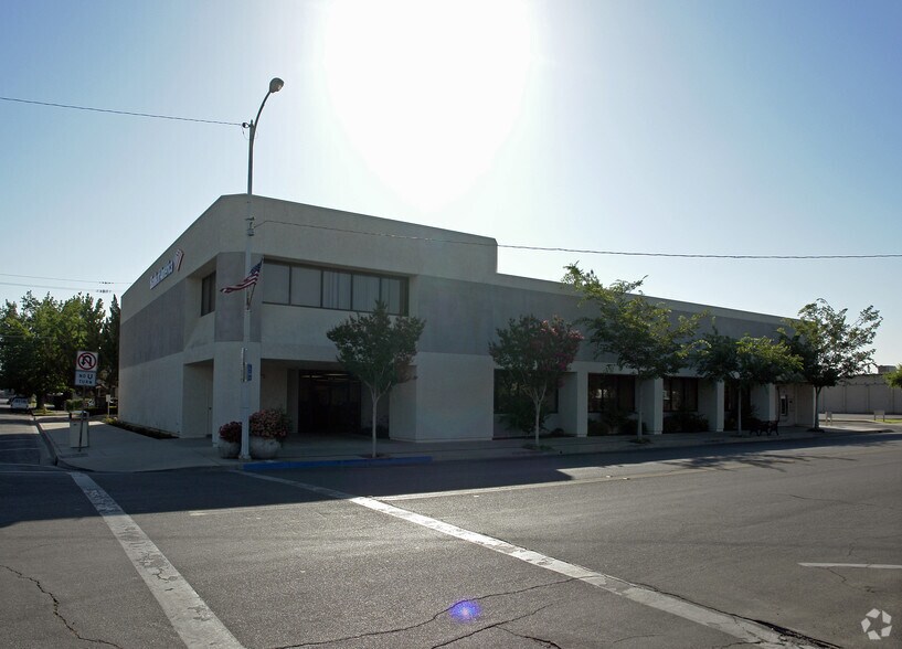 More Photos Of 900 G St, Reedley Bank For Lease
