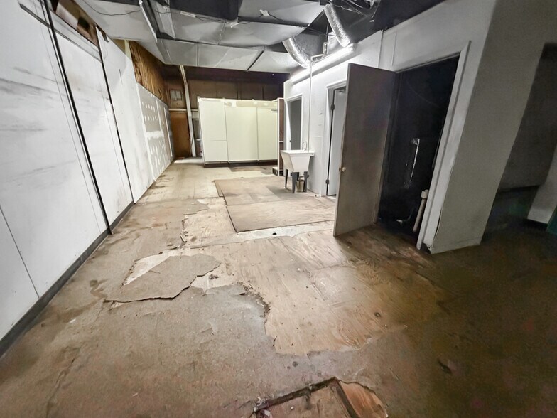More Photos Of 425 Camden Rd, Huntington Drugstore For Sale