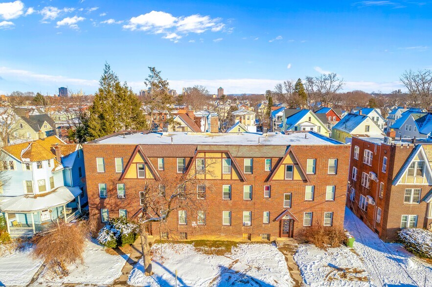 Primary Photo Of 34-38 Beacon St, Hartford Apartments For Sale