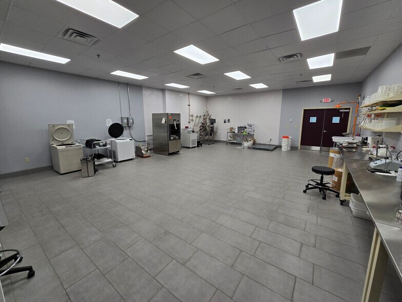 More Photos Of 5700 Highlands Pky SE, Smyrna Research And Development For Lease