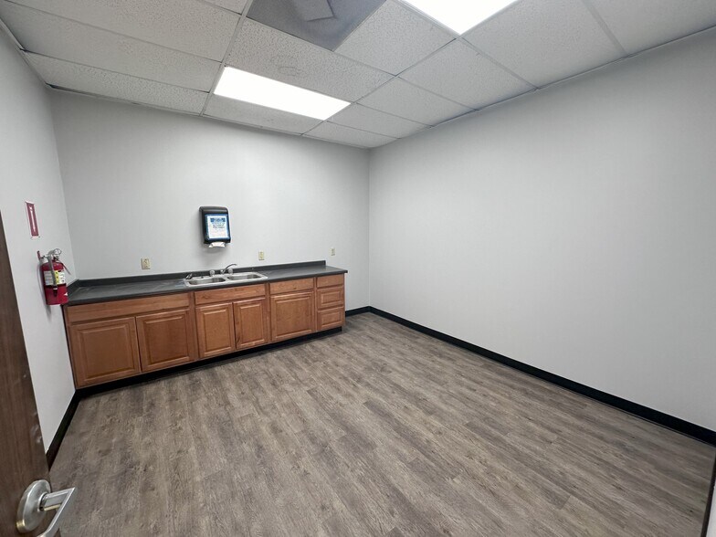 More Photos Of 11437 Todd St, Houston Unknown For Lease