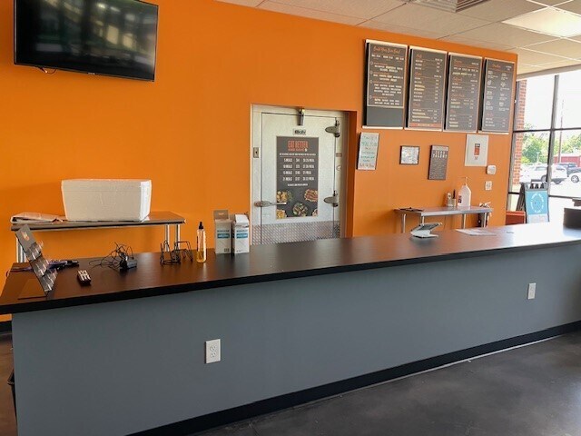 More Photos Of 2915-2921 Battleground Ave, Greensboro Restaurant For Lease