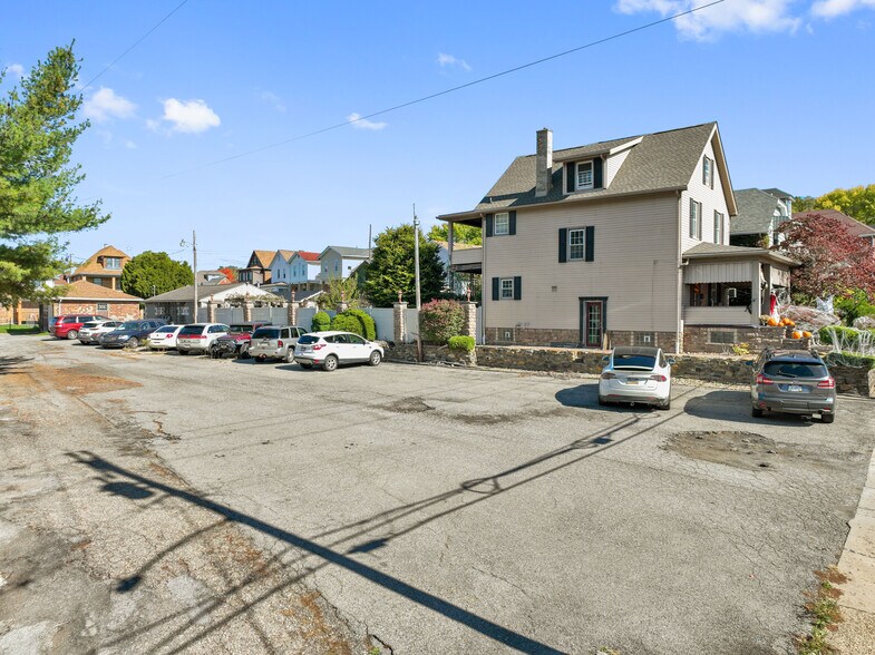 More Photos Of 1098 Duss Ave, Ambridge Restaurant For Sale