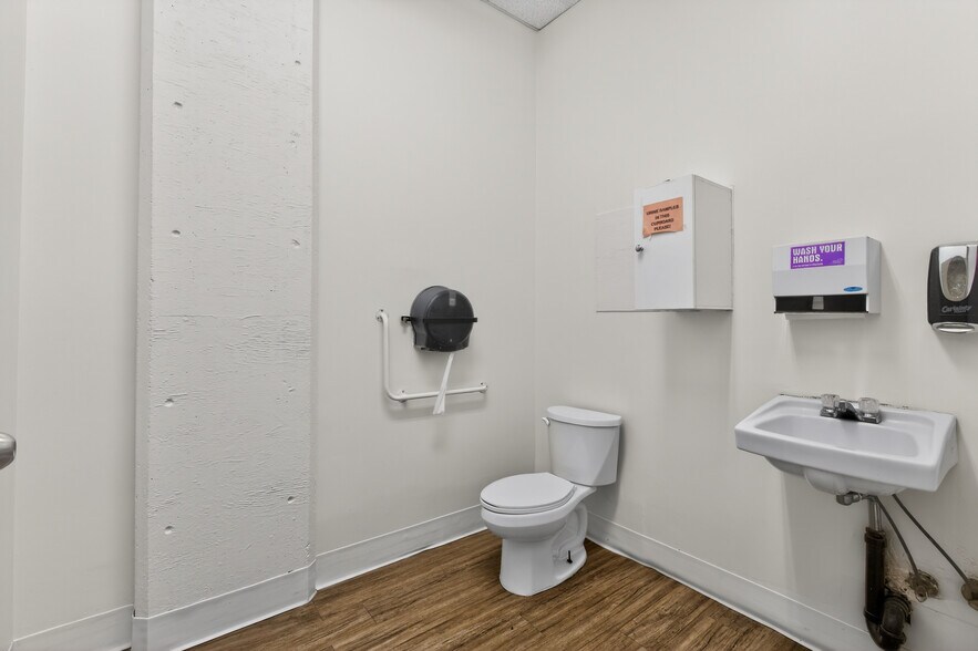 More Photos Of 439-441 E Hastings st, Vancouver Flex For Lease