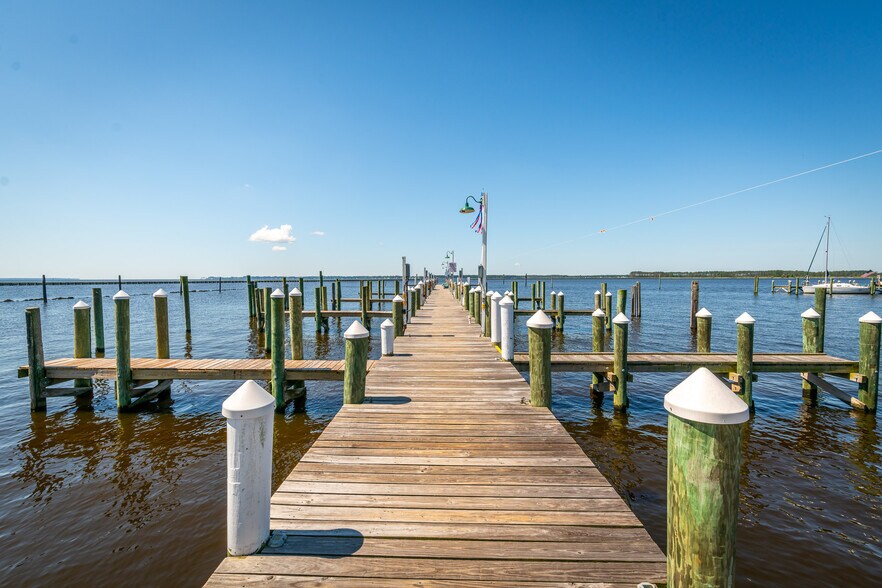 More Photos Of 738 E Main St, Belhaven Hotel For Sale