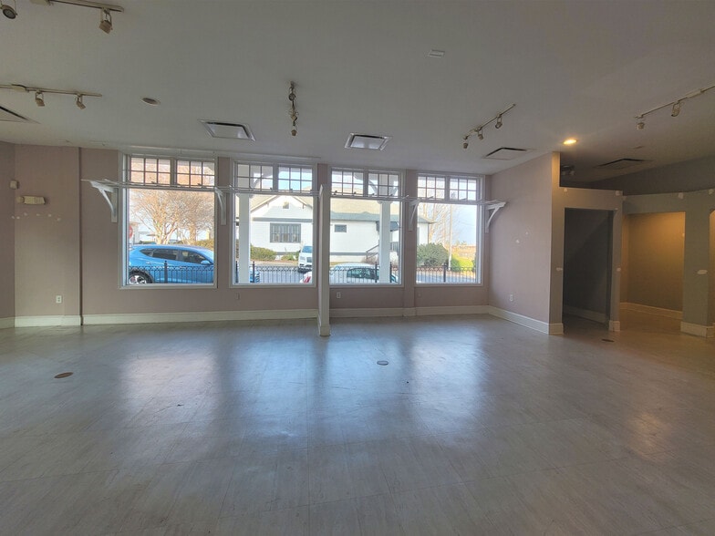 More Photos Of 951 Market St, Fort Mill Storefront Retail Office For Lease