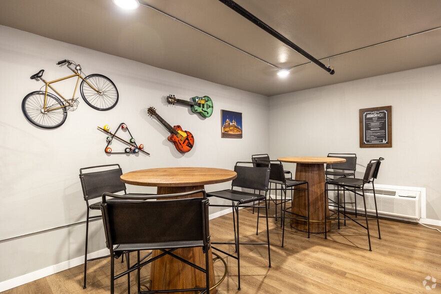 More Photos Of 1525 W Havens Ave, Mitchell Apartments For Lease
