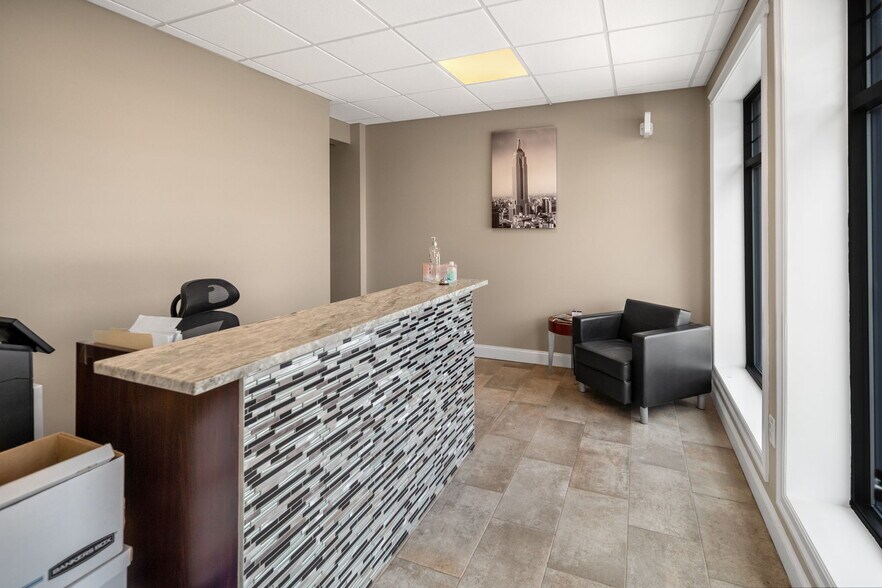 More Photos Of 687 New Loudon Rd, Latham Storefront For Sale