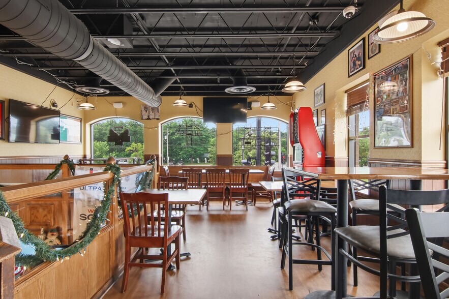 More Photos Of 442 Water St, Eau Claire Bar For Sale