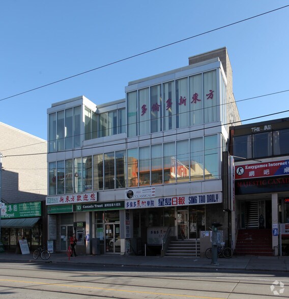 More Photos Of 411-417 Dundas St W, Toronto Storefront Retail Office For Lease
