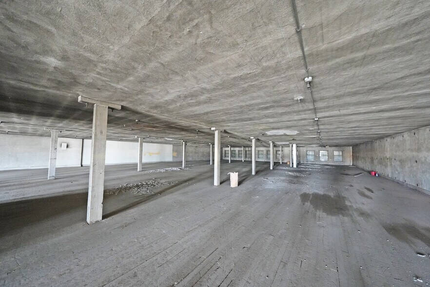 More Photos Of 24 S 1st St, Yakima Freestanding For Sale