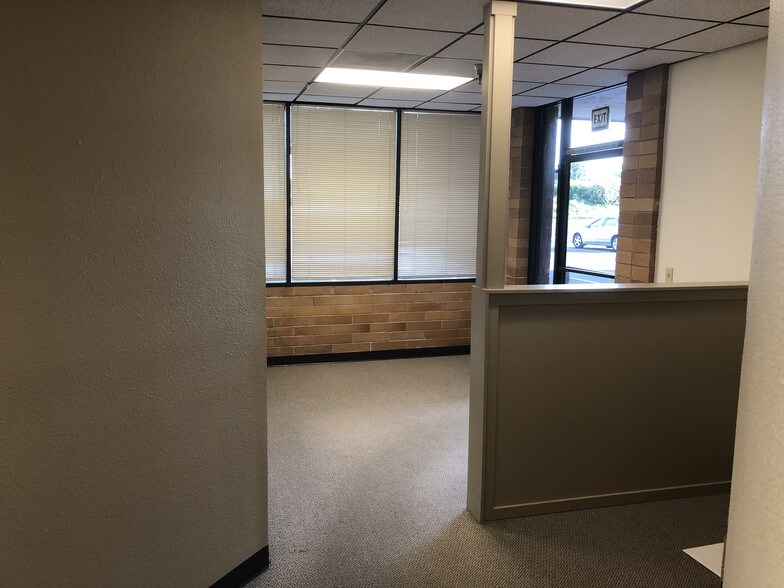 More Photos Of 1140-1144 Willagillespie Rd, Eugene Office For Sale