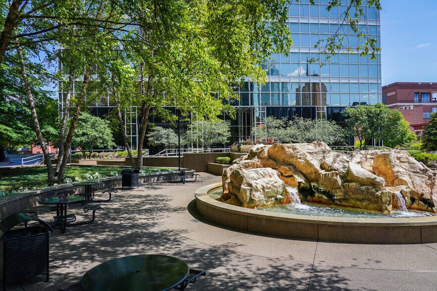 More Photos Of 112 Washington Pl, Pittsburgh Office Residential For Lease