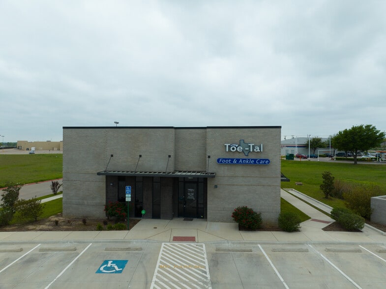 More Photos Of 5700 North Park Dr, Watauga Medical For Lease