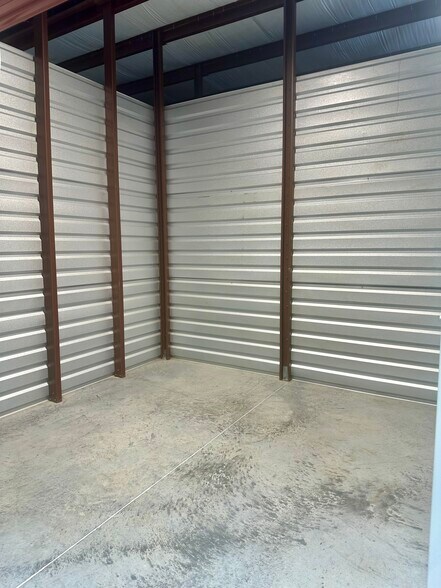 More Photos Of 1404 Krebs Ave, Pascagoula Self Storage For Sale