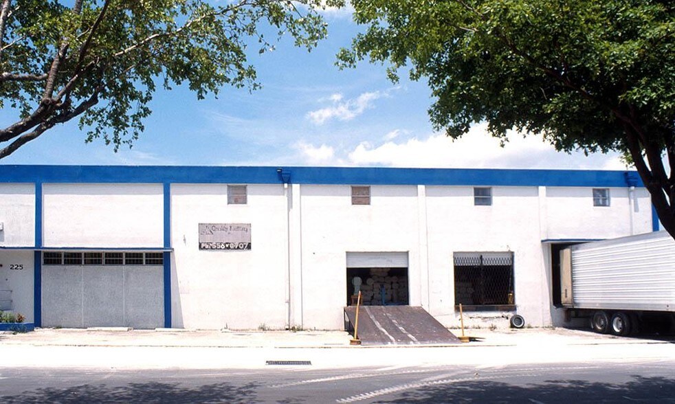 Primary Photo Of 225 W 74th Pl, Hialeah Warehouse For Lease