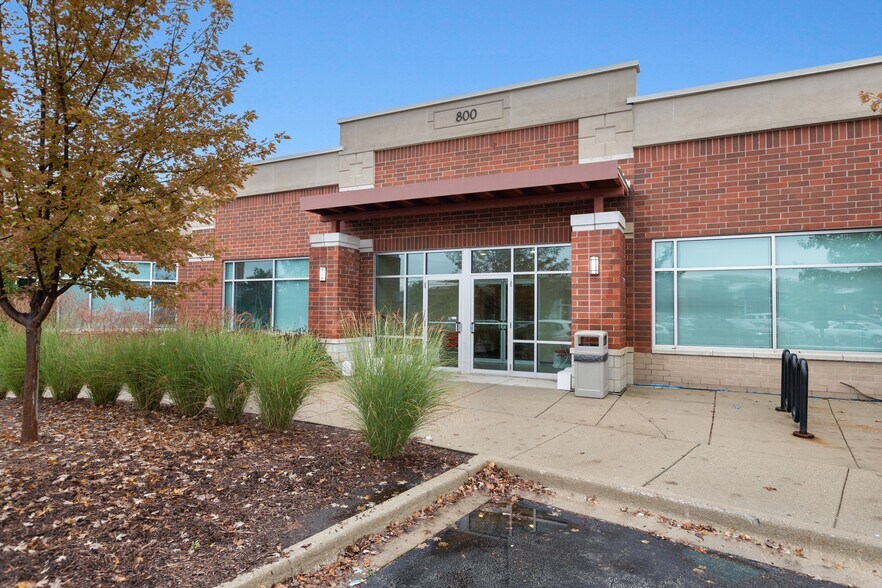 Primary Photo Of 800 E Woodfield Rd, Schaumburg Medical For Sale