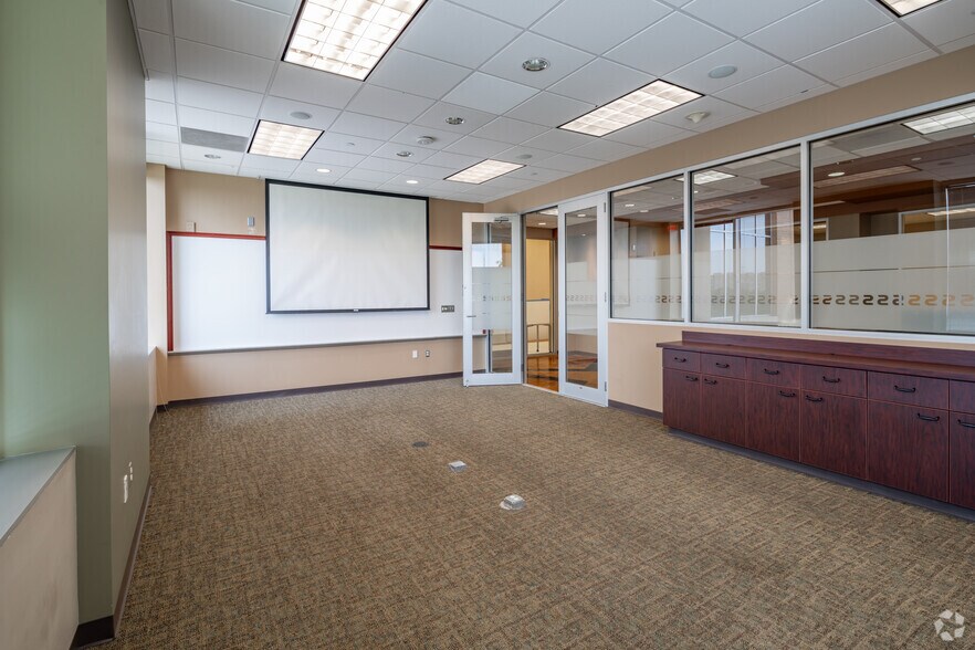 More Photos Of 18615 Tuscany Stone, San Antonio Office For Lease