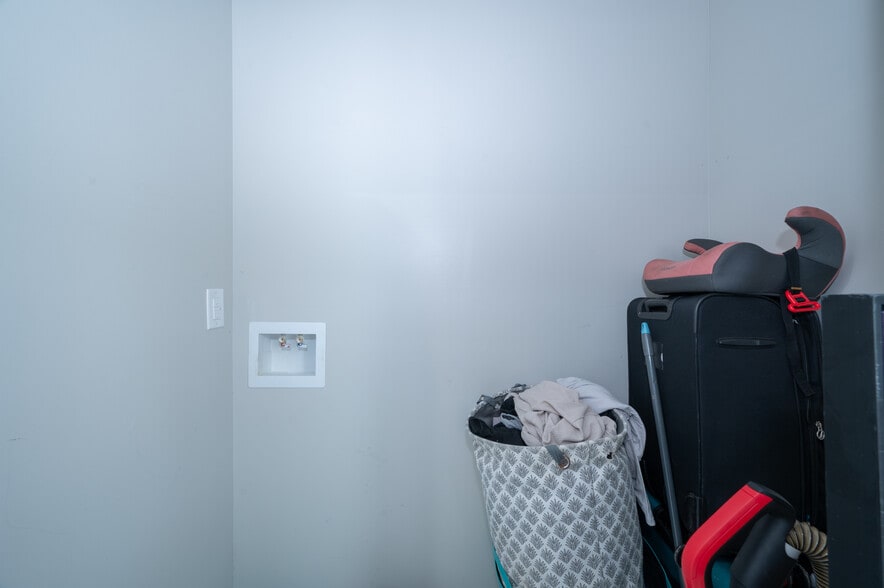 More Photos Of 2305 E Michigan St, Indianapolis Flex For Sale