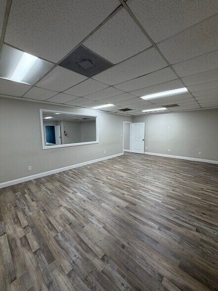 More Photos Of 4429 Spencer Hwy, Pasadena Warehouse For Lease