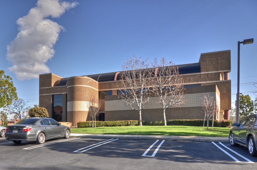 More Photos Of 62 Corporate Park, Irvine Medical For Lease