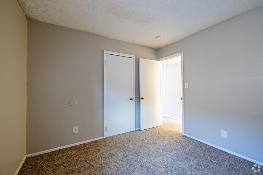 More Photos Of 1 Lakeside Rd, Greenville Apartments For Sale