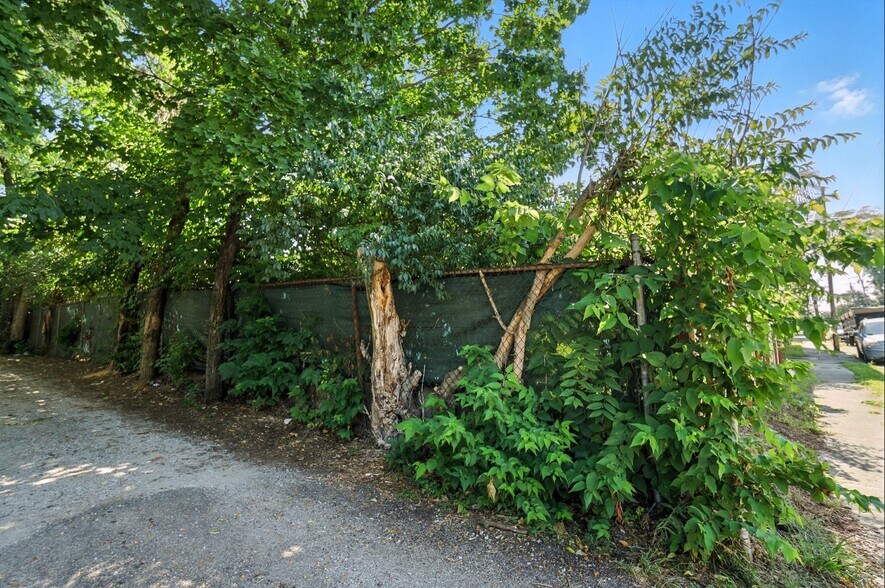 More Photos Of 6105-6117 Vine St, Cincinnati Storefront Retail Residential For Sale