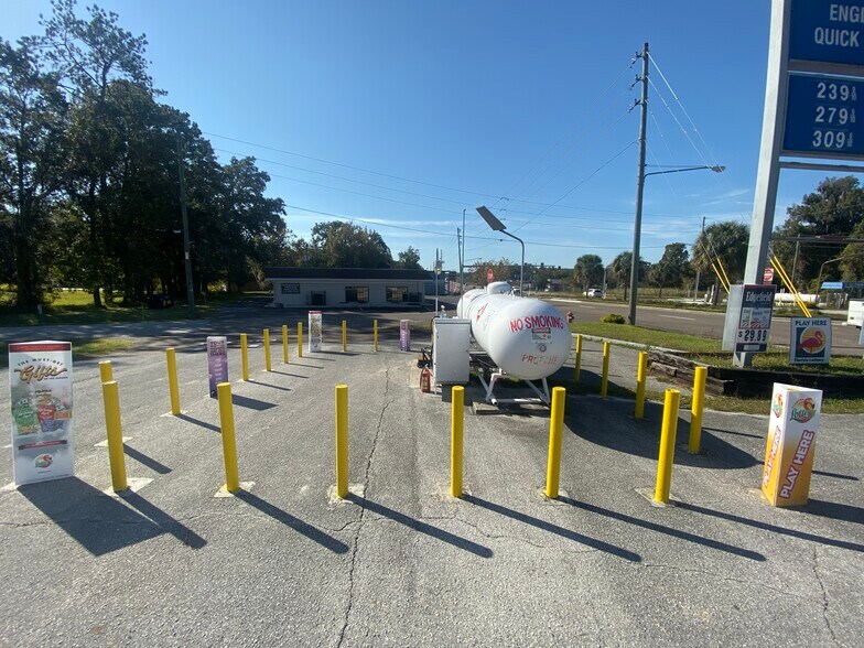 More Photos Of 709 S Broad St, Brooksville Service Station For Sale