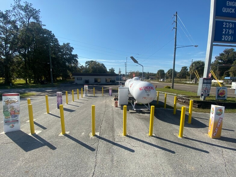 More Photos Of 709 S Broad St, Brooksville Service Station For Sale