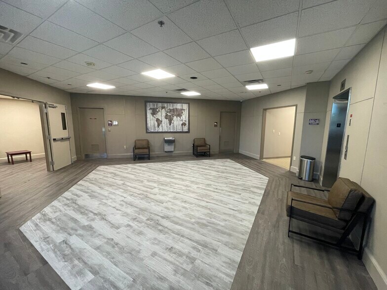 More Photos Of 3700 34th St, Orlando Office For Lease