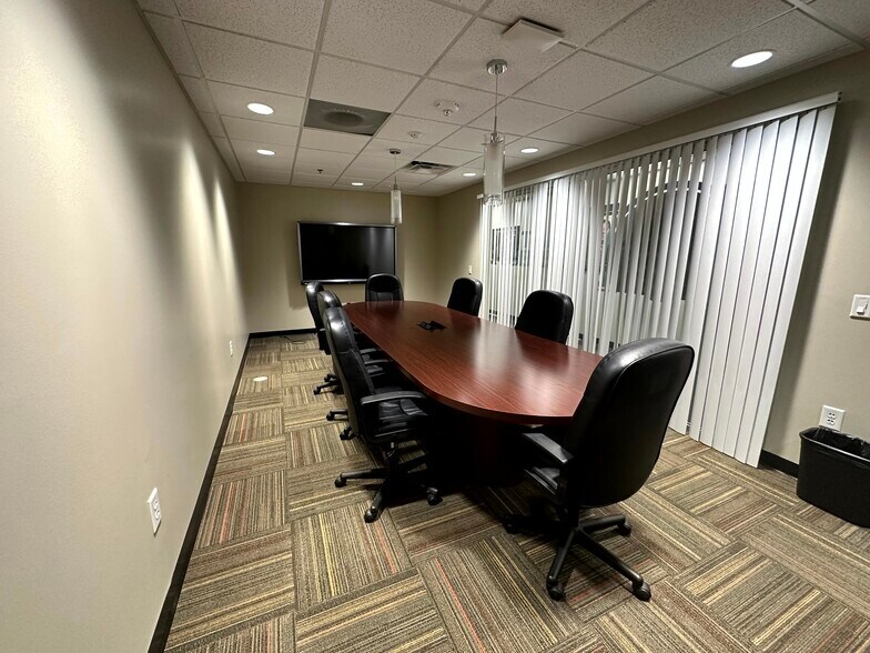 More Photos Of 325 W Montgomery Cross Rd, Savannah Office For Lease