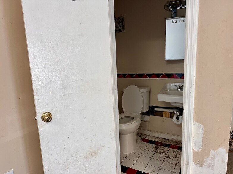 More Photos Of 4324-4340 NE 11th Ave, Oakland Park Warehouse For Lease