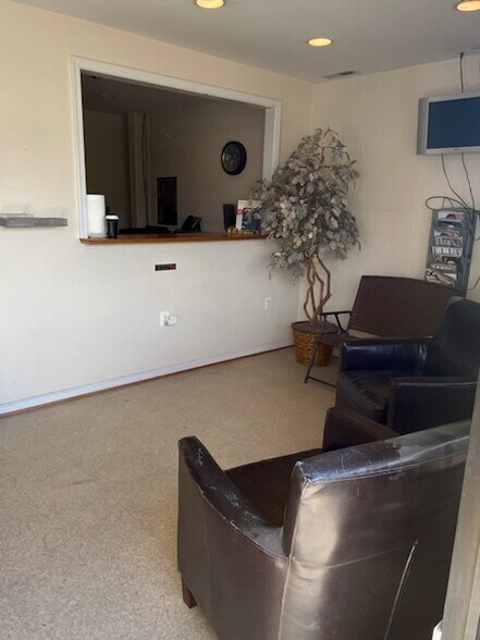 More Photos Of 9107 Industry Dr, Manassas Park Warehouse For Lease