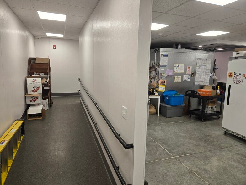 More Photos Of 162 Main St, Hudson Flex For Lease