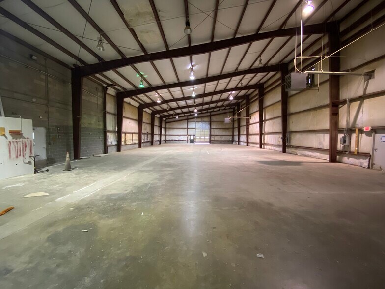More Photos Of 825 W Professional Pl, Chesapeake Light Manufacturing For Lease