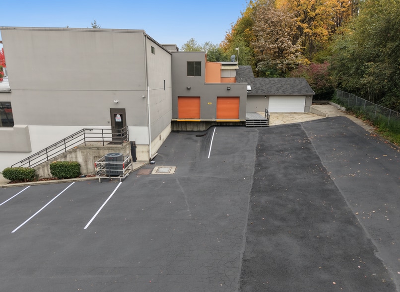 More Photos Of 16705 Southcenter Pky, Tukwila Freestanding For Lease