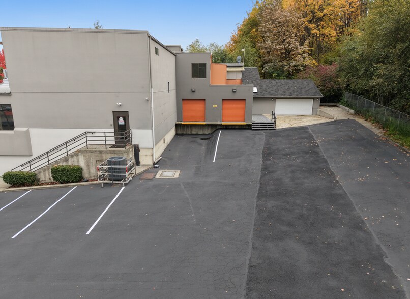 More Photos Of 16705 Southcenter Pky, Tukwila Freestanding For Sale