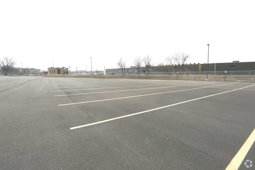 More Photos Of 125 North St, Teterboro Warehouse For Lease