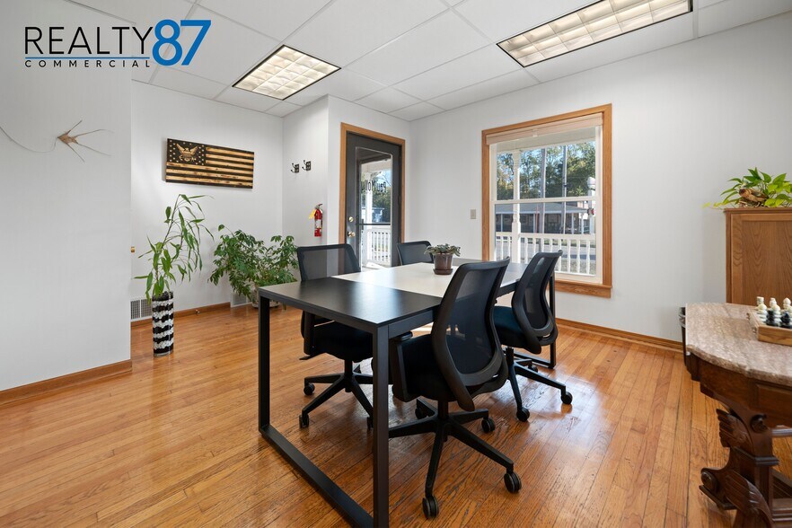 More Photos Of 448 7th Ave, Marion Office For Sale