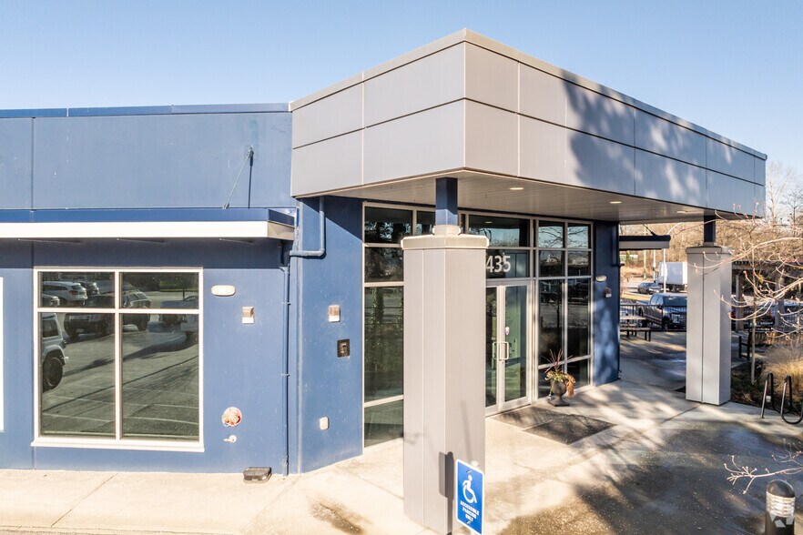 More Photos Of 435 Canfor Av, New Westminster Truck Terminal For Lease