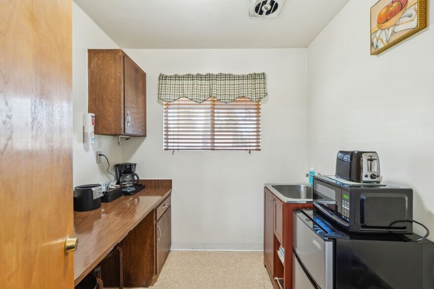 More Photos Of 43021 Bridge St, Fall River Mills Hotel For Sale