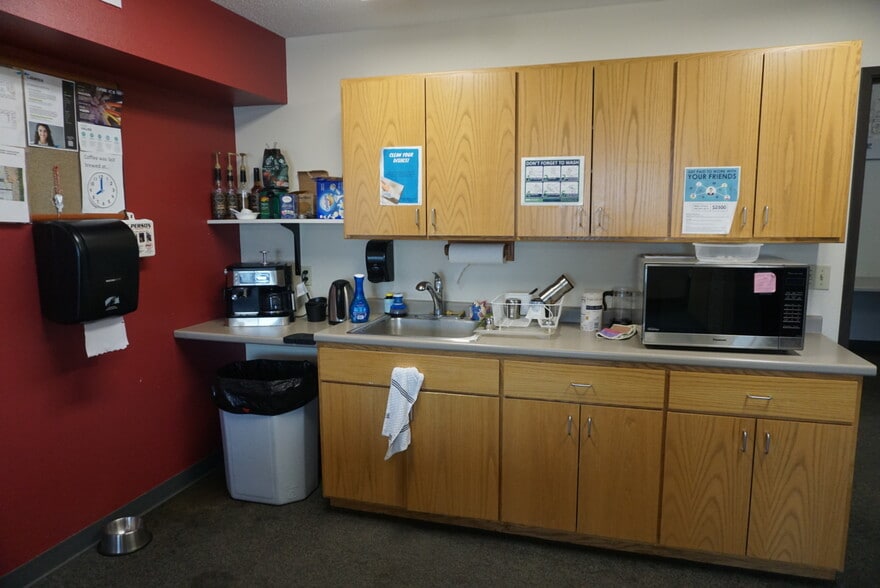 More Photos Of 2201 N 12th St, Fargo Light Distribution For Lease