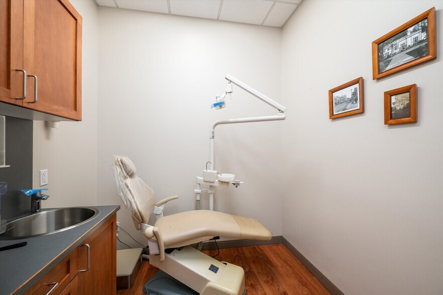 More Photos Of 905 Squalicum Way, Bellingham Flex For Sale