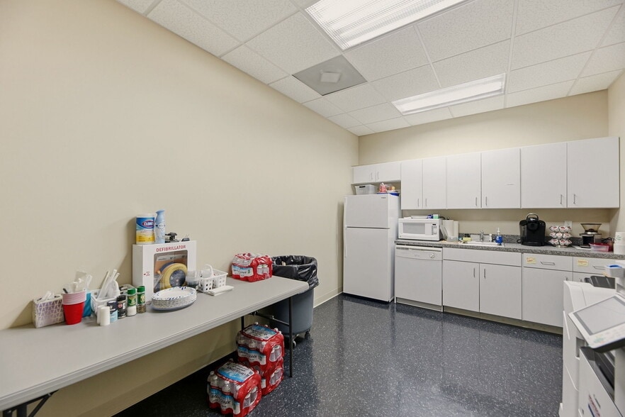 More Photos Of 410 Montbrook Ln, Knoxville Office For Lease