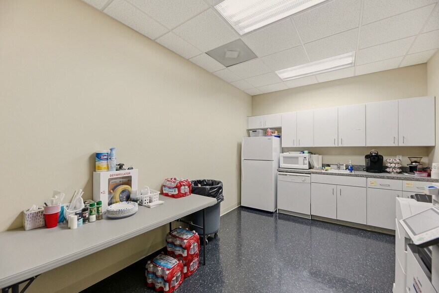 More Photos Of 430 Montbrook Ln, Knoxville Office For Lease