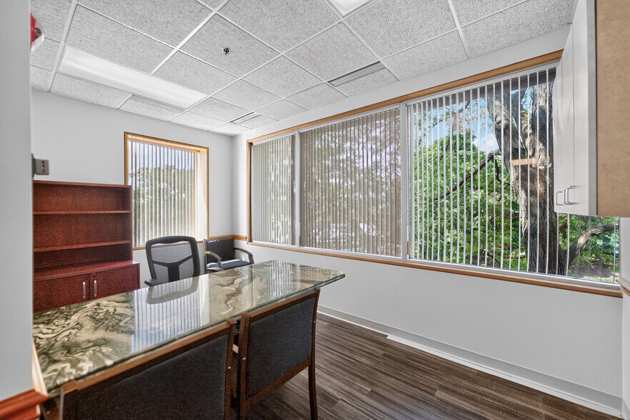 More Photos Of 290 Springfield Dr, Bloomingdale Medical For Lease