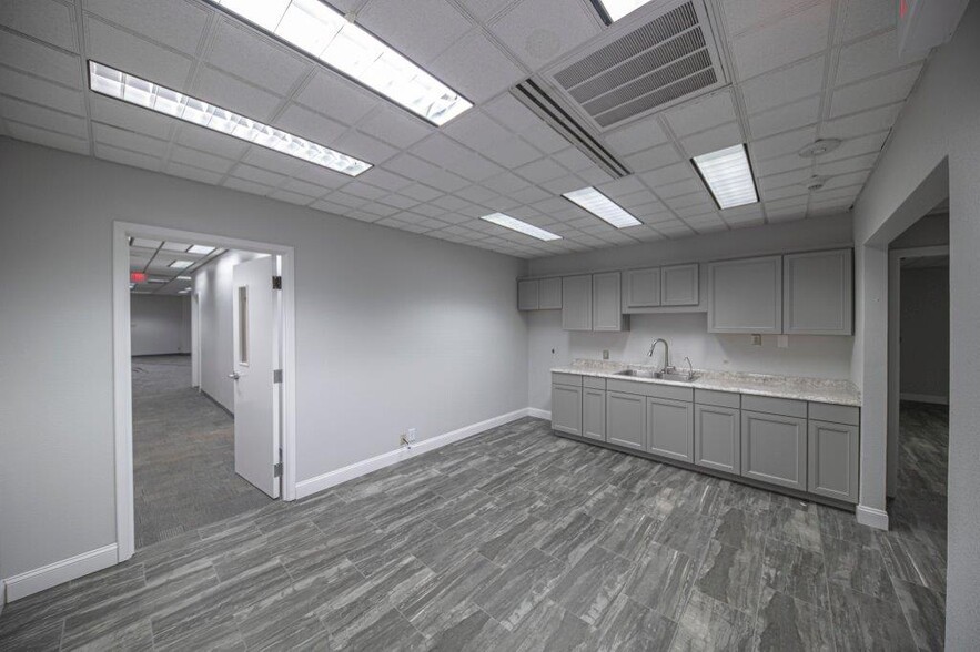 More Photos Of 125 W Missouri Ave, Midland Office For Lease