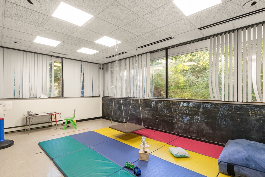 More Photos Of 55 Tozer Rd, Beverly Office For Lease