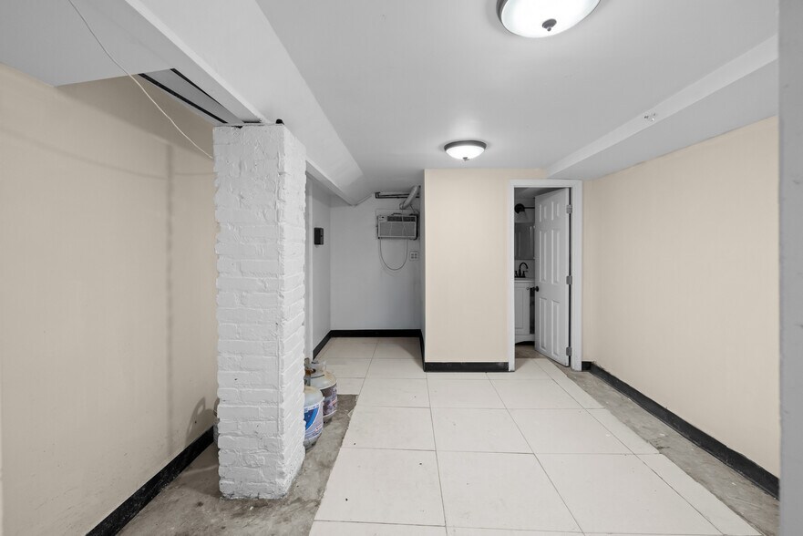 More Photos Of , Washington General Retail For Sale