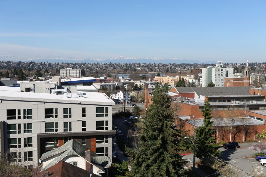 More Photos Of 6717 Roosevelt Way NE, Seattle Apartments For Lease